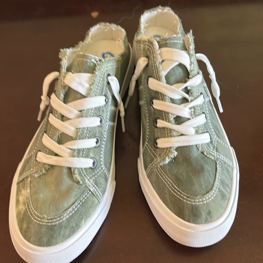 Obtain slip on sneakers